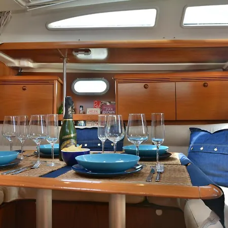 Bateau-hôtel Velero Babu