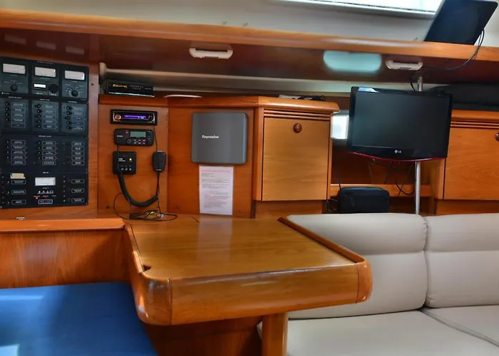 Velero Babu Bateau-hôtel