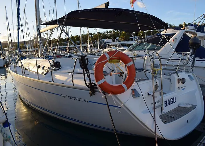 船上ホテル Velero Babu *