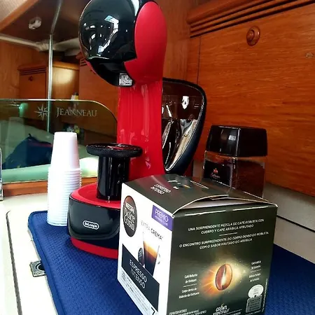 Velero Babu Botel