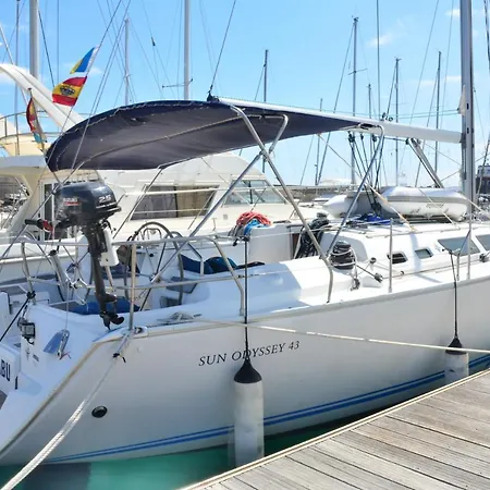 Botel Velero Babu Puerto Calero
